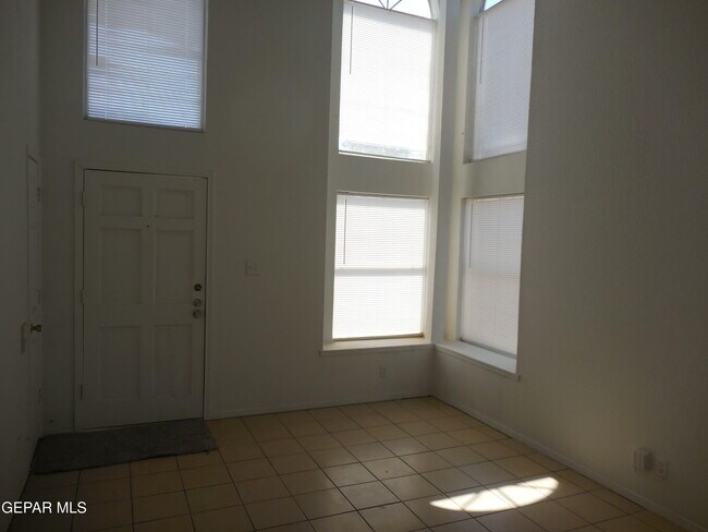Foto del edificio - 5804 River Hollow Ct