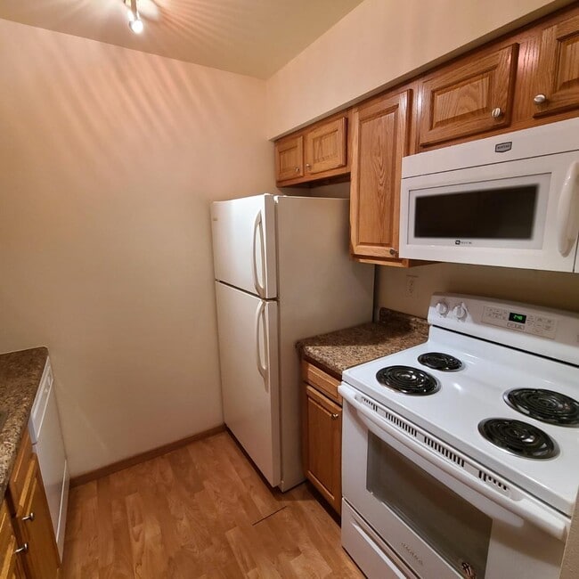 Building Photo - Country Village Apartments