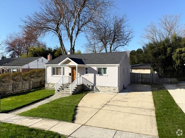 Building Photo - 4416 Hallet St