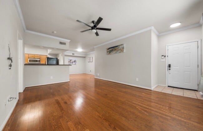 Building Photo - 2255 Braeswood Park Dr