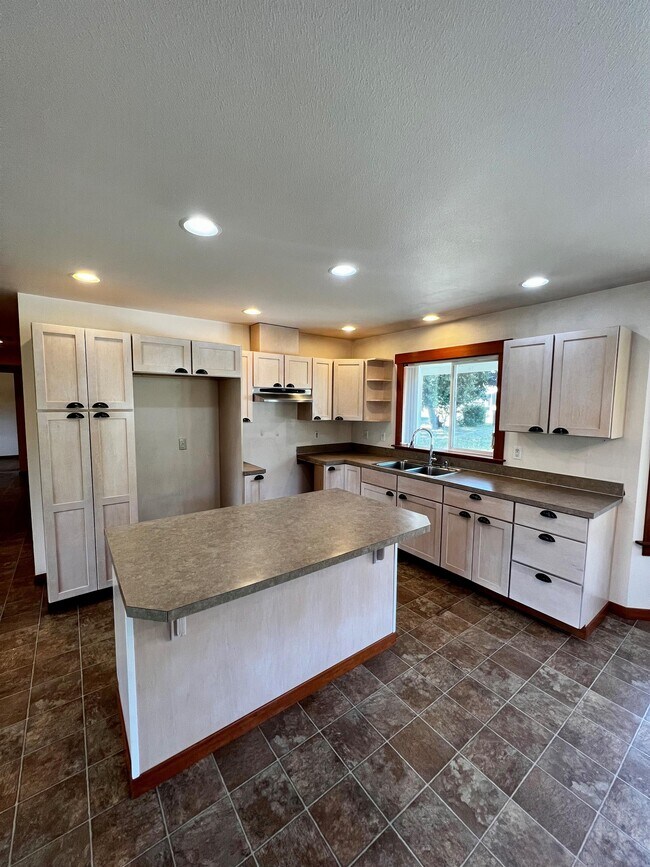 Building Photo - 3839 E Hoff Rd