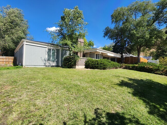 Foto del edificio - 3547 Bengal Blvd