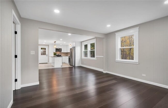 Building Photo - 346 Middlebury Rd