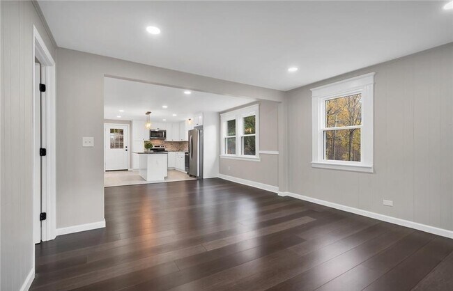 Foto del edificio - 346 Middlebury Rd