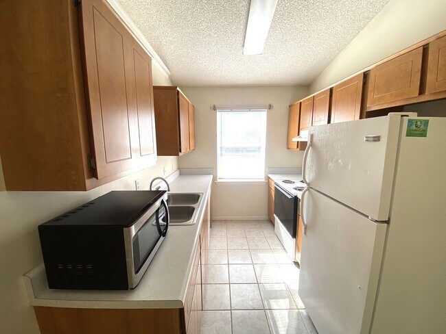 Building Photo - 150 Lakemont Dr
