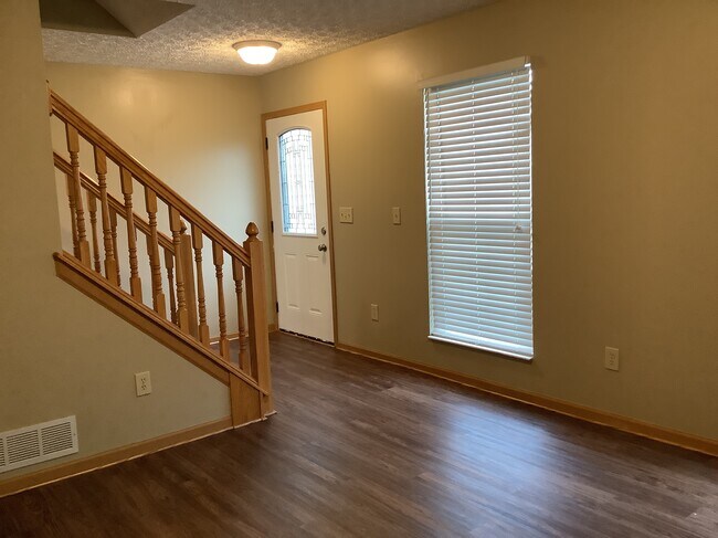 Building Photo - 8889 Sedona Court