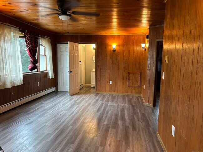 Foto del edificio - 12 Aspinook St