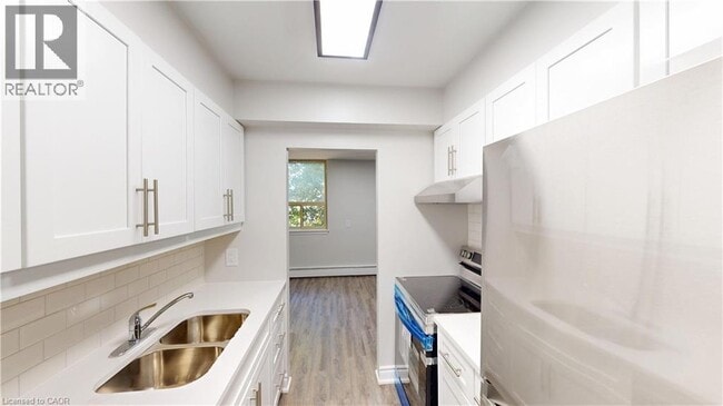 Building Photo - 3189 King St E