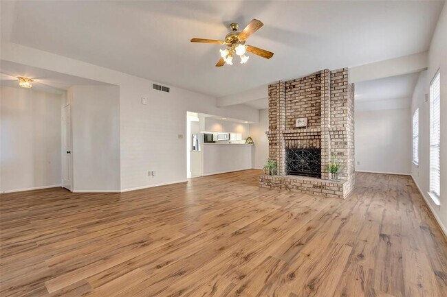 Building Photo - 15315 Hillside Park Way