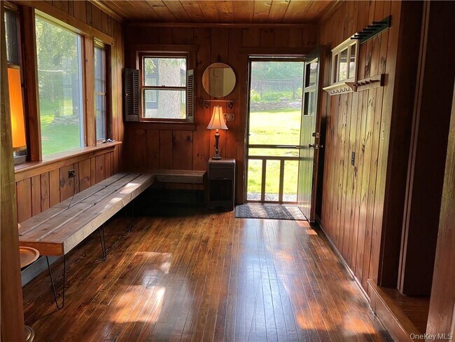 Foto del edificio - 283 Lake View Dr