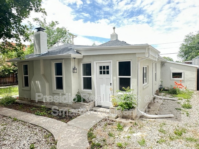 Primary Photo - 1922 Douglas St