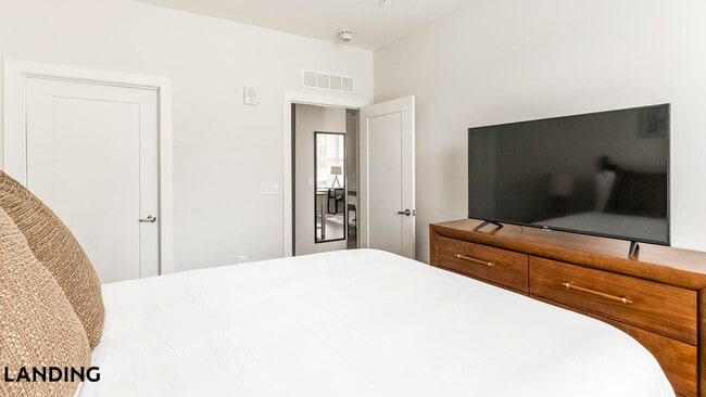 Building Photo - 556 Martin Rd SW