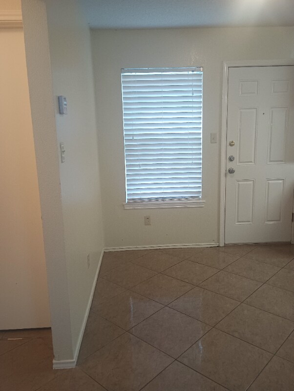 Foto del edificio - 915 Lexington Cir