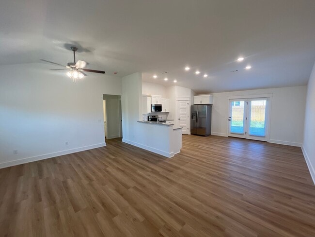 Building Photo - Your Dream Home Just Hit the Market – Don’...