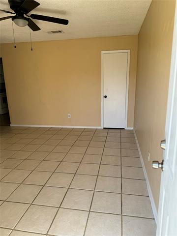 Building Photo - 5804 Willow View Dr