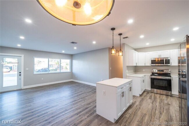 Foto del edificio - 3 br, 2 bath House - 8940 SW 20th St