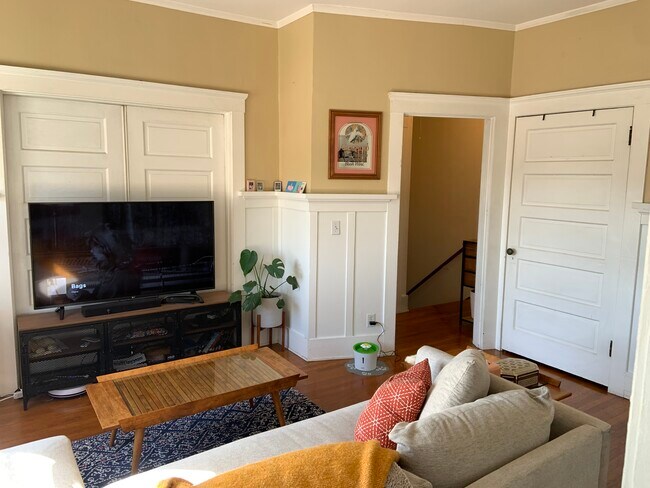 Living room - 1938 Toberman St