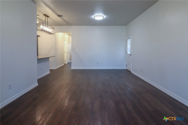 Building Photo - 5005 Rose Gdn Lp