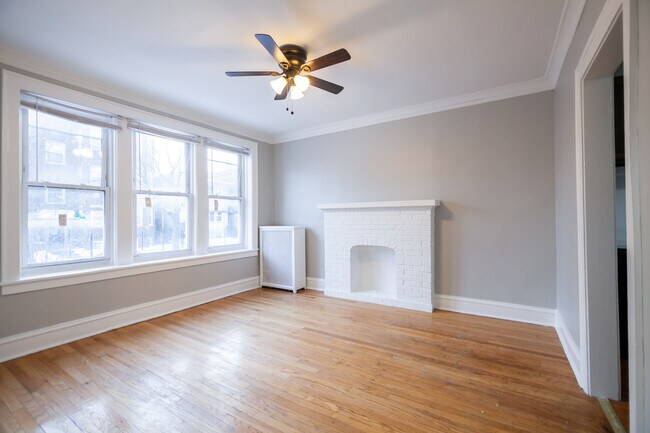Foto del edificio - 2416 W Fargo Ave