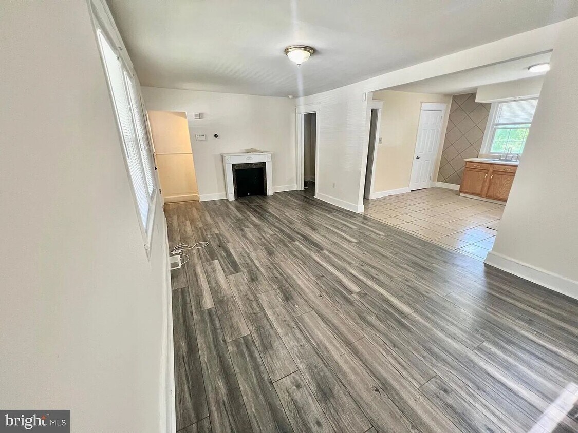 Foto principal - Charming 4BR House in Claymont