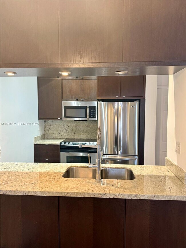 Foto del edificio - 540 Brickell Key Dr