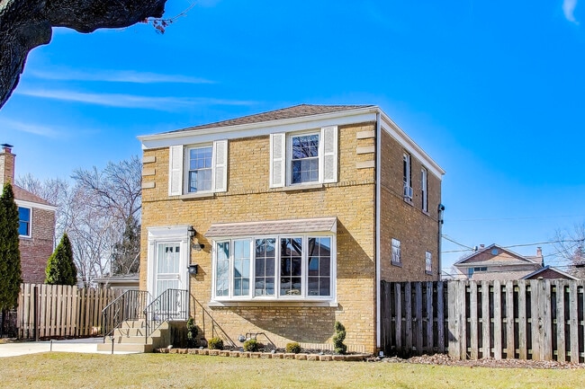 Building Photo - 4138 N Olcott Ave