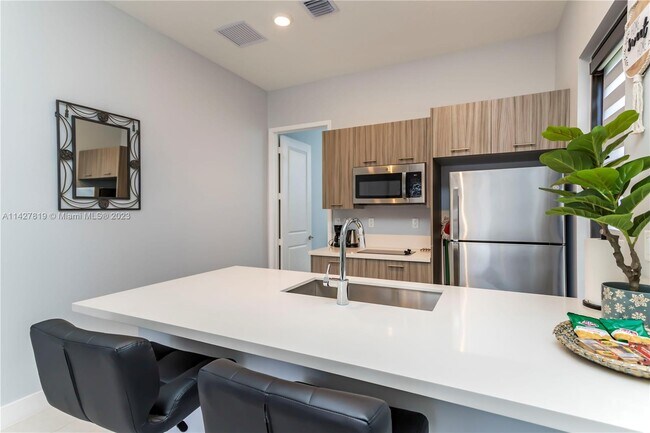Building Photo - 497 SW 175th Ave