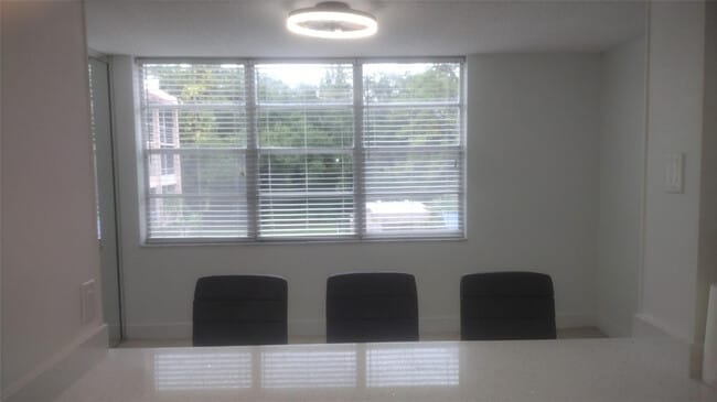 Foto del edificio - 9440 Live Oak Pl