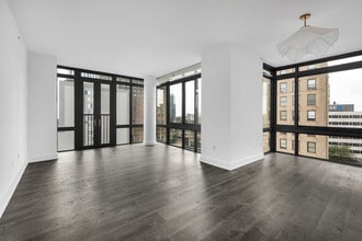 Building Photo - 175 Huguenot St