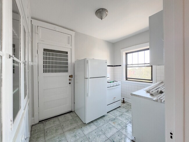 Foto del edificio - 5166 W Montrose Ave