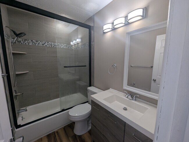 Foto del edificio - 143 Chelsea Cir