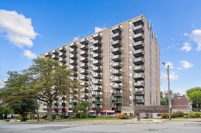 Photo du bâtiment - Somerset Place Apartments