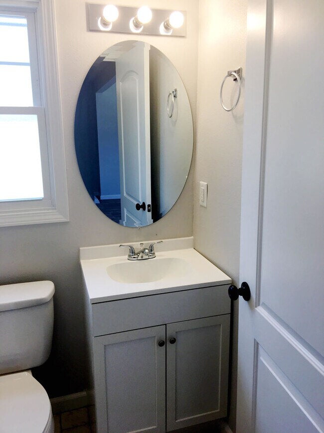 Foto del edificio - Beautifully Remodeled and Rent Ready.
