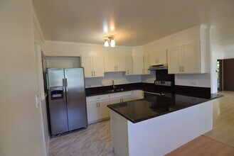 Building Photo - 2969 Manoa Rd