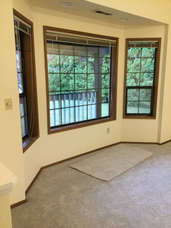 Foto del edificio - Poulsbo Home with Detached Oversized Garage