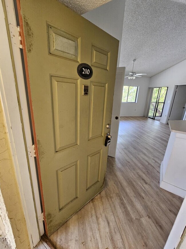 Foto del edificio - 2445 SW 18th Terrace