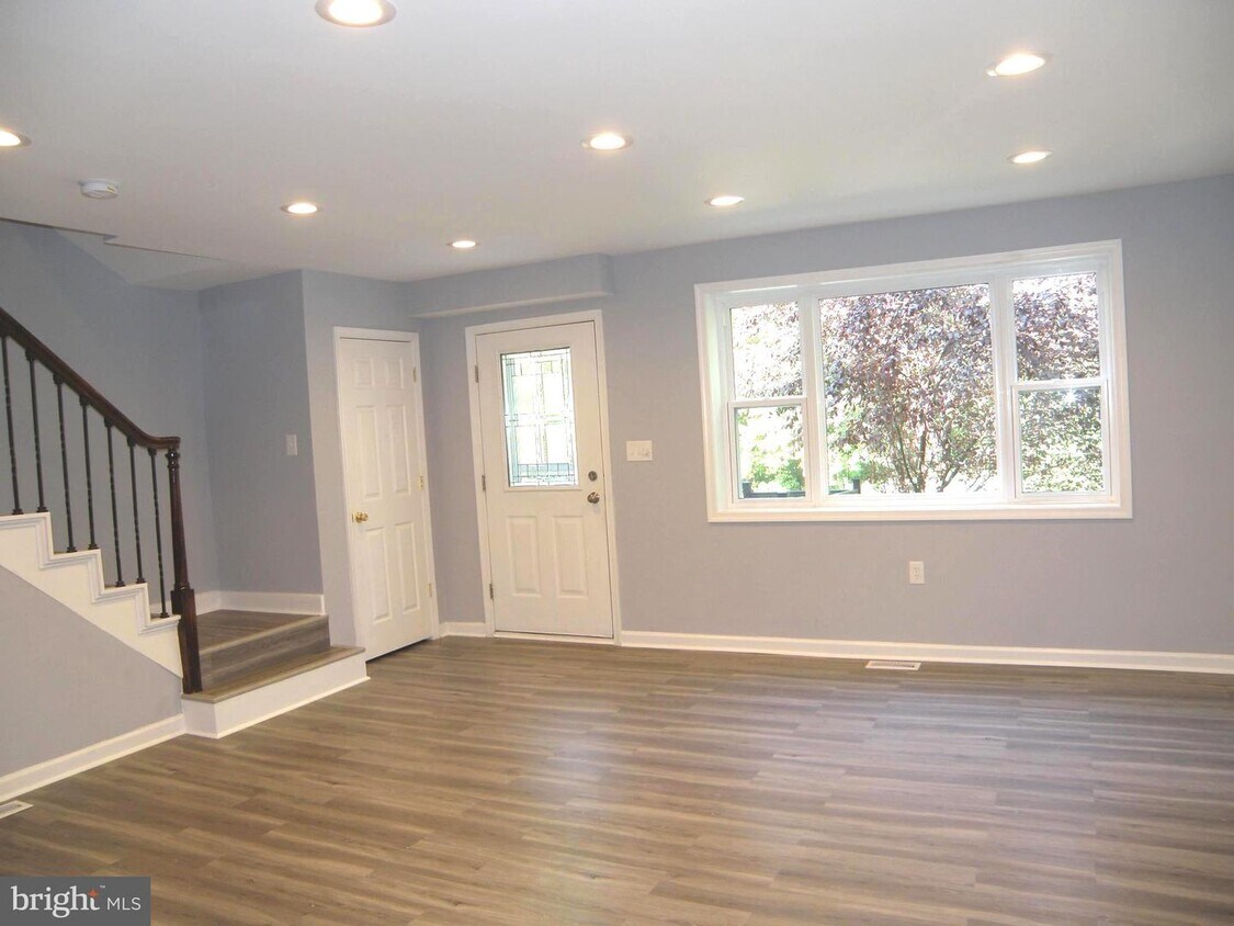 Foto principal - 1163 Granville Rd