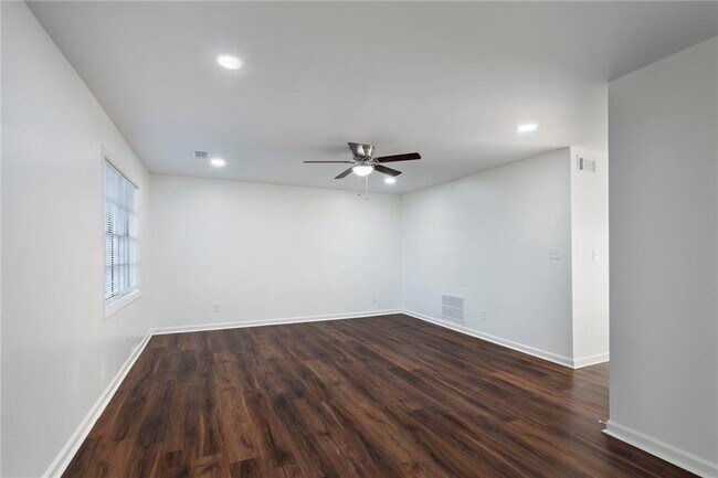 Foto del edificio - 330 Winding River Dr