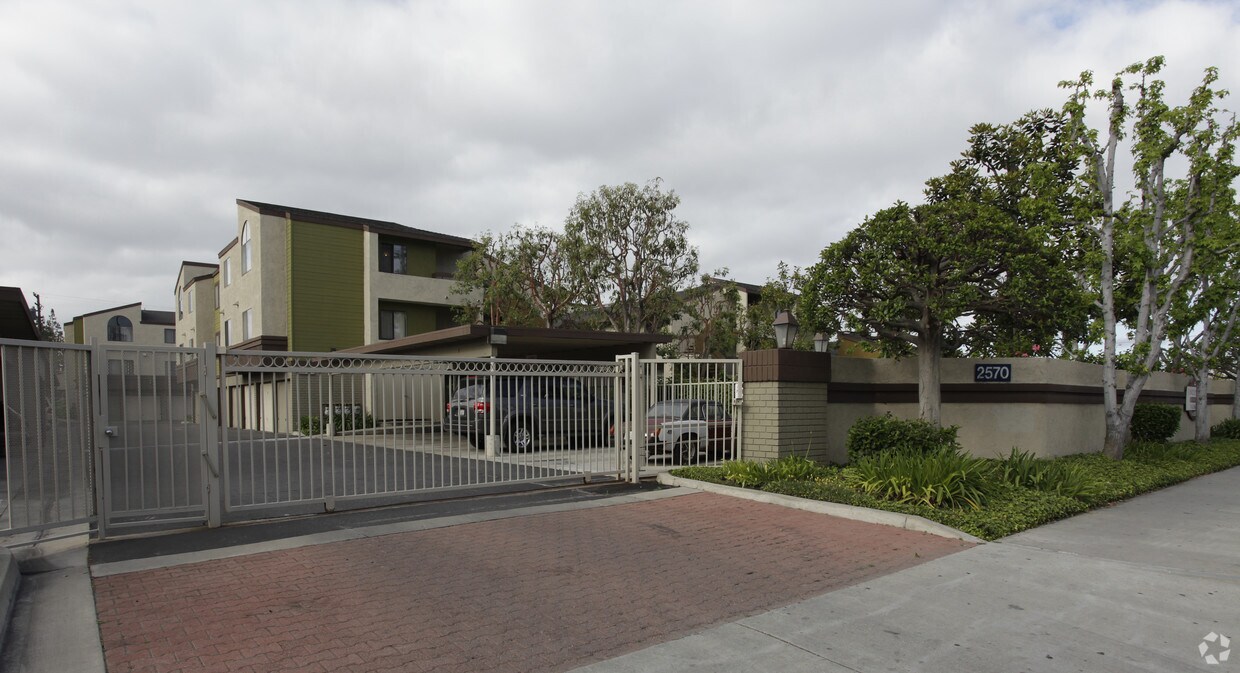 Foto del edificio - Lincoln Court Apartments