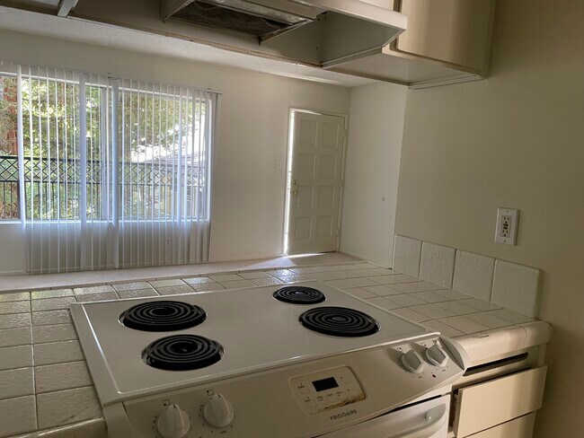 Building Photo - 203 Montana Ave