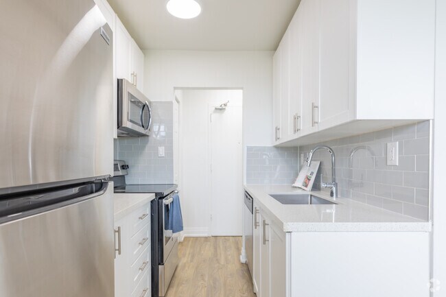 1BR, 1BA - Cuisine - 718 Lawrence
