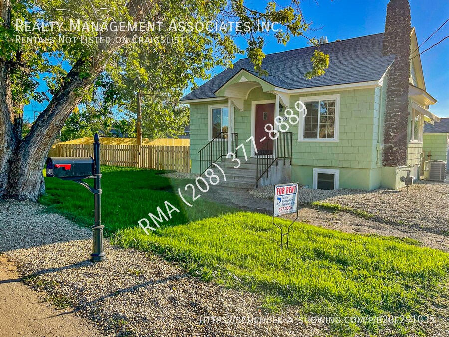 Primary Photo - Gorgeous Renovated 3 Bedroom Home in the h...