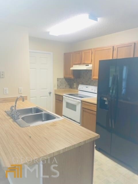Foto del edificio - 144 Creekwood Cir