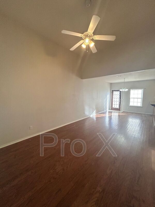 Building Photo - 3005 SW Amberwood Ave