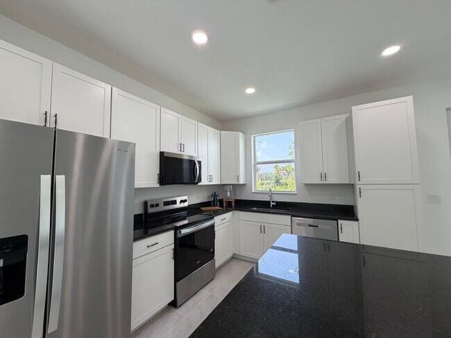 Foto del edificio - 4402 Longwood Lake Sq