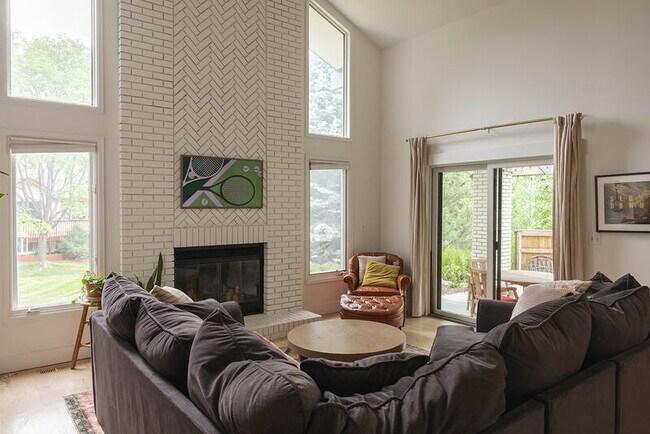 Foto del edificio - 5630 Hummel Ln