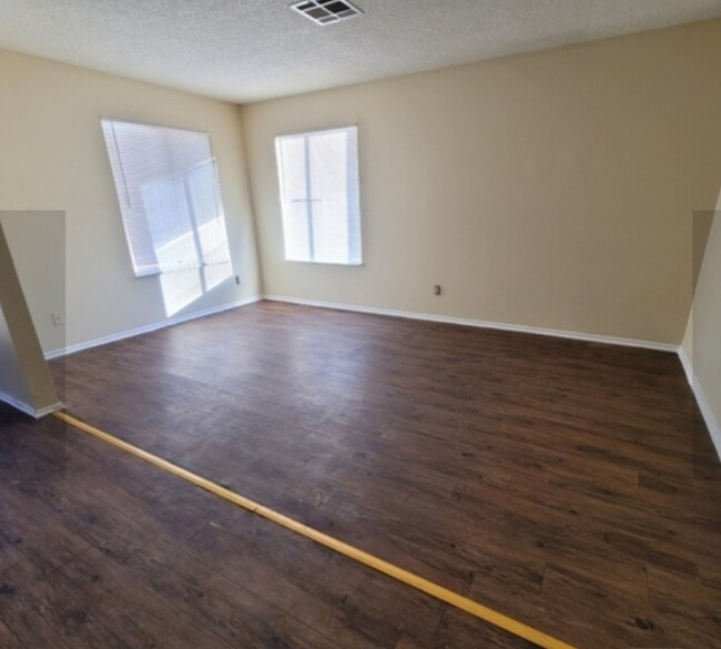 Foto del edificio - 717 Covington Ln