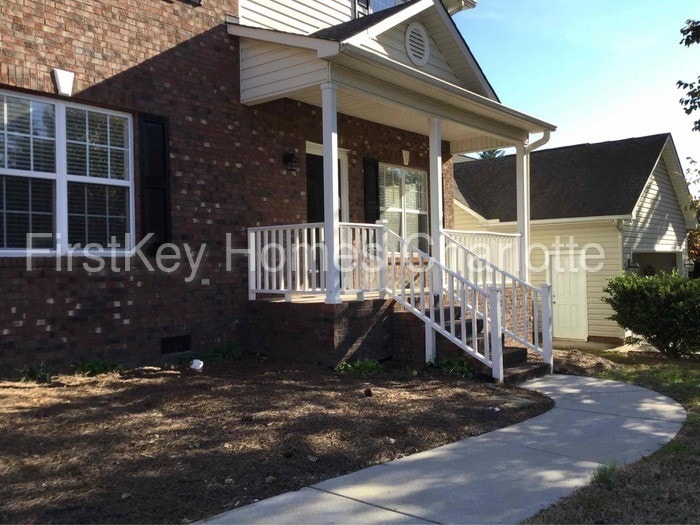 Building Photo - 457 Riverglen Dr NW