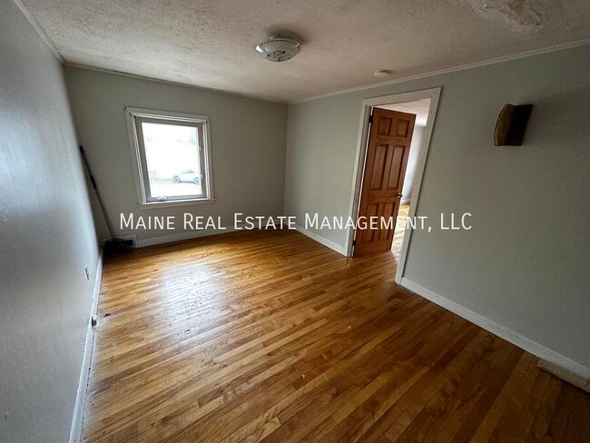 Building Photo - 142 Pine St