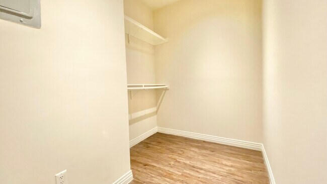 Foto del edificio - 3194 W 7th St